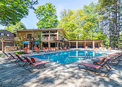 Stratford Ridge Apartments | Pet-Friendly Living in East Cobb